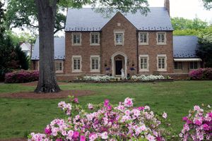 1941년에 완공된 총장 관저(The President's Home)는 Works Projects Administration에 의해 건설되었다.