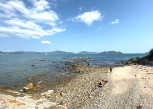 학부생 기숙사로 이어지는 홍콩 과기대학 산책로 아래 해변