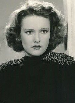 레인은 1937년 영화 마크드 우먼에서 출연했다.