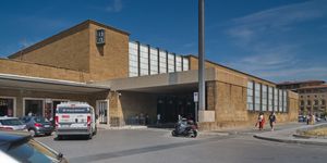 산타 마리아 노벨라역, 도시 중심부를 마주보는 동남쪽의 정문, 산타 마리아 노벨라의 합창단 반대편