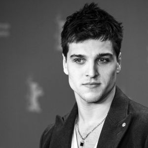 혼카 역의 요나스 다슬러