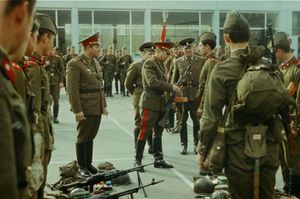 1981년 소련 군인과 장교. 1980년대까지 소련 지상군의 고위 장교들 중 다수가 이 군사 학교 졸업생이었다.
