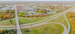 218번 국도가 오와토나를 통과하고 있다.