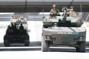 후지 학교에서 고마카도 주둔지로 이전 (전차 교도대, 정찰 교도대) 기갑 교도 연대