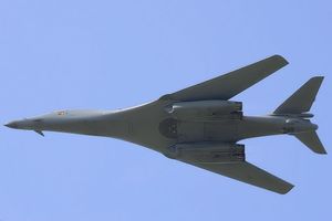 미국 B-1B 랜서 초음속 전략폭격기