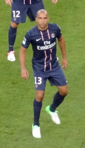 파리 생제르맹에서 몸을 푸는 알레스