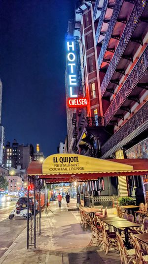 2022년 7월 밤의 엘 키호테와 호텔 첼시