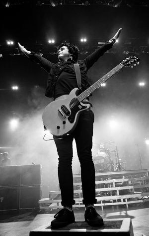 암스트롱은 Nimrod를 녹음하기 4년 전에 "Good Riddance (Time of Your Life)"를 썼다.