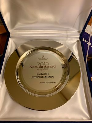 2019년 이탈리아 타란토에서 네루다상을 수상하는 제톤 켈멘디