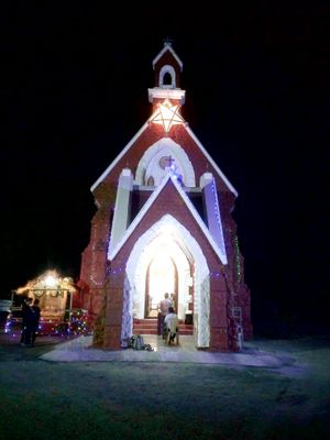 1873년에 영국이 세운 올 세인츠 교회. 크리스마스 장식이 되어 있다.