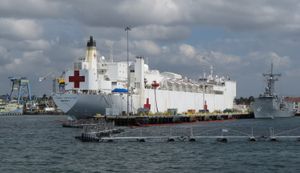 미국 해군 병원선인 배수량 7만톤 USS 머시(T-AH 19)