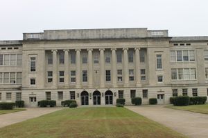 알렉산드리아 가든 지구에 있는 볼턴 고등학교