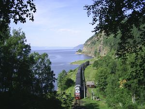 폴로빈니역의 관광 열차