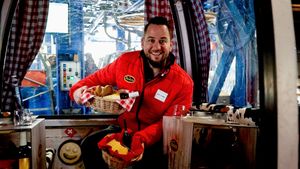 라클레트는 알프스 문화와 관련된 요리이다(여기서는 그린델발트의 곤돌라 리프트에서 제공된다).