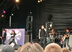 2006년 Hellfest Summer Open Air에서 공연 중인 애즈 아이 레이 다잉