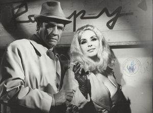 1976년 영화 밤의 나비(Una mariposa en la noche)에서 아르만도 보와 이사벨 사를리