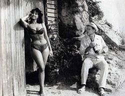 암사자 촬영 중의 이사벨(왼쪽)과 보, 1964년