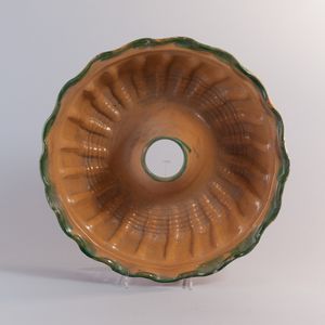 라체-프람 주변 1900년에 제작된 유약을 바른 토기 구겔후프 팬