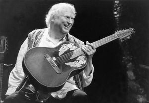 영화 음악 작곡가 중 한 명인 지그프리드 슈왑. 비평가들은 그의 음악을 칭찬했다.