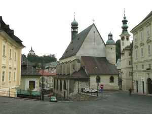 트리니티 광장에서 바라본 도시 전경. 왼쪽은 "신성", 가운데는 1491년의 성 카타리나 교회