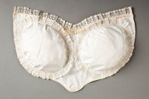 면과 실크 가슴 보정기