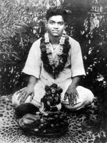 사티야 사이 바바가 쉬르디 사이 바바의 환생임을 선언한 직후, 14세의 사티야 사이 바바