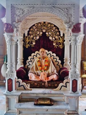 ISKCON의 창시자인 프라부파다의 조각상.