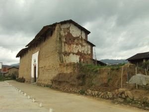 시솽러우의 정면(남쪽) 벽의 남아있는 부분