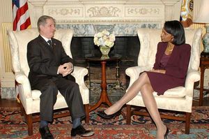 2007년 2월 미국 국무장관 콘돌리자 라이스를 방문한 아민 제마옐