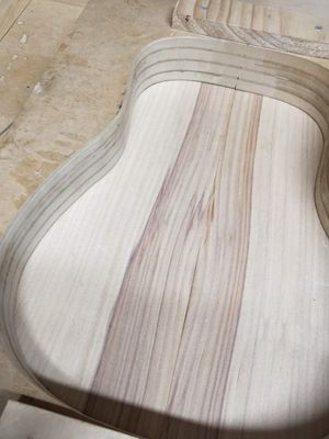 버냐 소나무 기타 바디