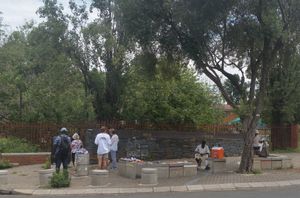 경찰이 헥터 피터슨을 총으로 쏜 것으로 알려진 장소. 현재 그의 죽음을 기리는 기념비가 세워져 있다.