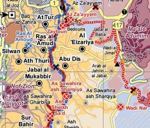 오늘날 베다니(알 에이자리아)는 북쪽, 동쪽, 서쪽에 팔레스타인 월경지에 위치해 있으며, 이스라엘 서안 지구 장벽으로 둘러싸여 있다. 남쪽으로는 아부 디스 마을과 접해 있으며, 이 월경지는 베들레헴까지 이어진다.