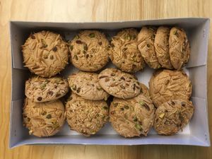 노바리 제과점(테헤란, 이란)의 쿠라비예 상자