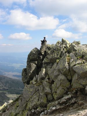 정상 아래 능선