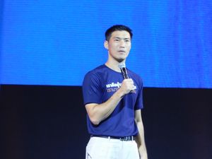 2019년 당 회의에 참석한 타나톤