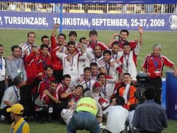 우승을 축하하는 레가르 타다즈 선수들