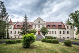 폴란드 보이노보에 있는 레켄발데 궁전으로, 베른하르트 공자가 유년 시절을 보냈다