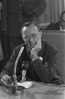 1959년 11월 4일 암스테르담 스히폴 공항에 도착한 베른하르트 공