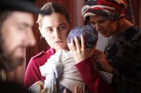 하다스 야론과 이리트 쉴레그의 의상