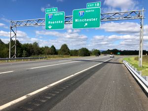 I-66의 서쪽 종점은 미들타운에 있는 I-81과의 교차로이다.