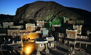 대부분의 촬영이 진행된 이란 곰 근처에 건설된 도시.