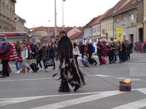 차코베츠에서 열린 카니발 동안의 크람푸스