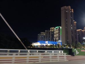 푸안시 둥바이 구로 들어가는 다리를 건너는 모습