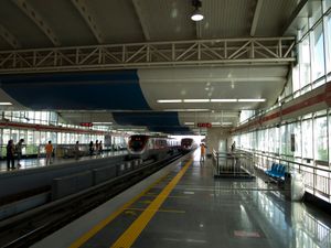 스크린도어 설치 전의 승강장