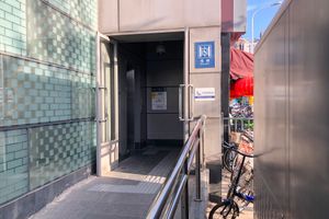 칭녠루역 C출구 엘리베이터