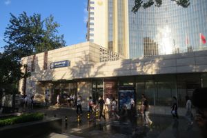 둥쓰스탸오 역 C출입구 (외측)