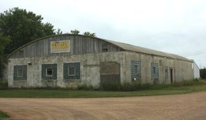 1965년에 지어진 콜비 치즈 공장 건물 (원래 스타인반드 공장 부지에 위치, 1983년 폐쇄) (2012년 사진)