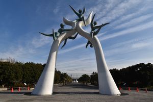 역동성의 문, 1993.