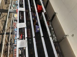 공황 구매의 결과로 사라예보의 메르카토르 매장에 밀가루가 비어 있는 모습