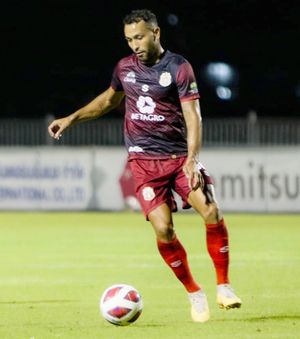 전 FC 바르셀로나 선수인 제프렌 수아레스는 클럽이 2021-22 태국 리그 2 타이틀을 획득하는 데 기여했다.